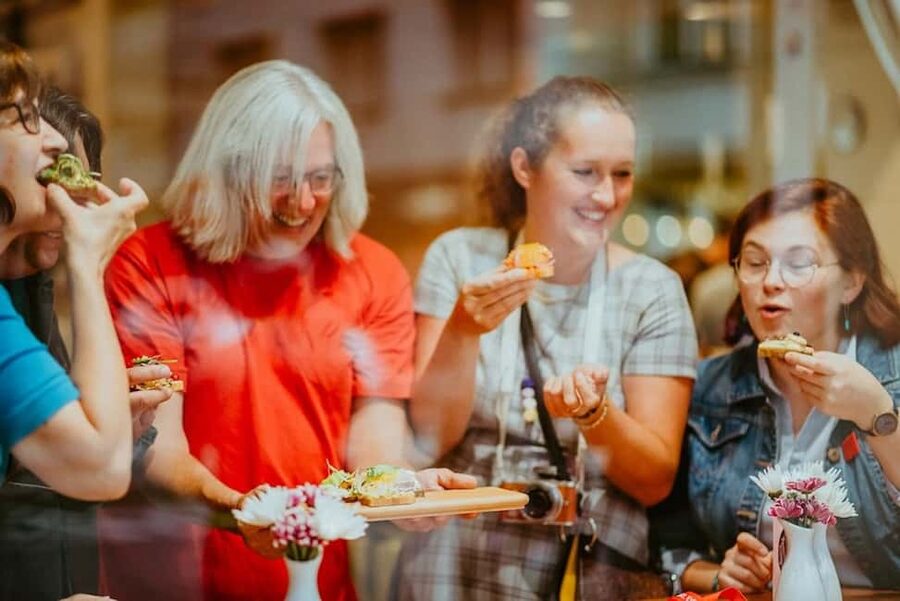 Prague: Award-Winning Old Town Food Tour with Four Drinks - Key points to know before booking