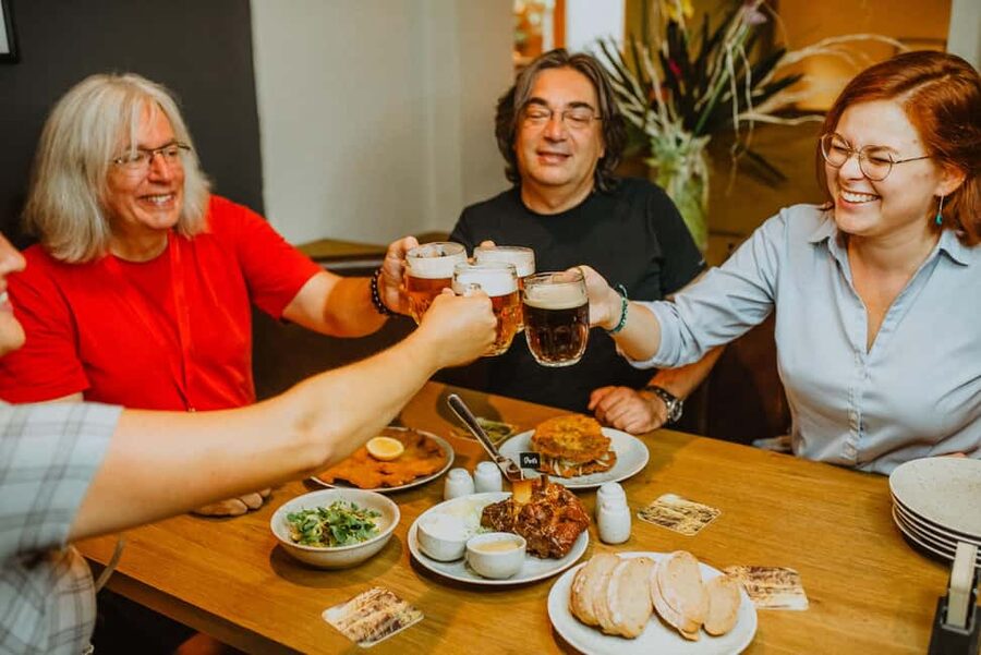 Prague: Award-Winning Old Town Food Tour with Four Drinks - Who should book this experience?