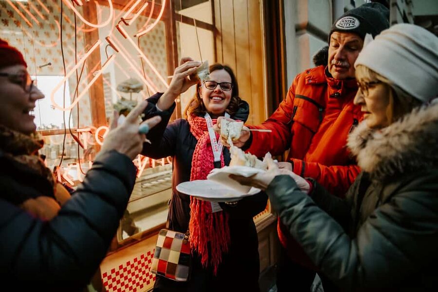 Prague: Award-Winning Old Town Food Tour with Four Drinks - Why this food tour works well in Prague