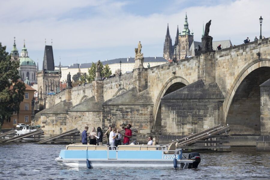 Prague: Beer Boat Tour - The National Theatre and Kampa Island