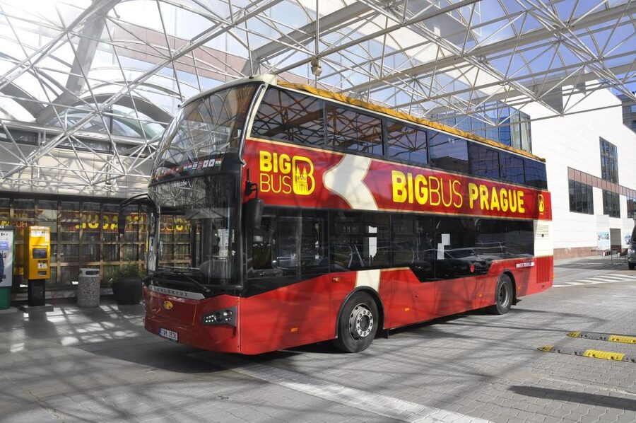 Prague: Big Bus Hop-on Hop-off, Castle Tour and River Cruise - Start with the green route for Prague’s historic center