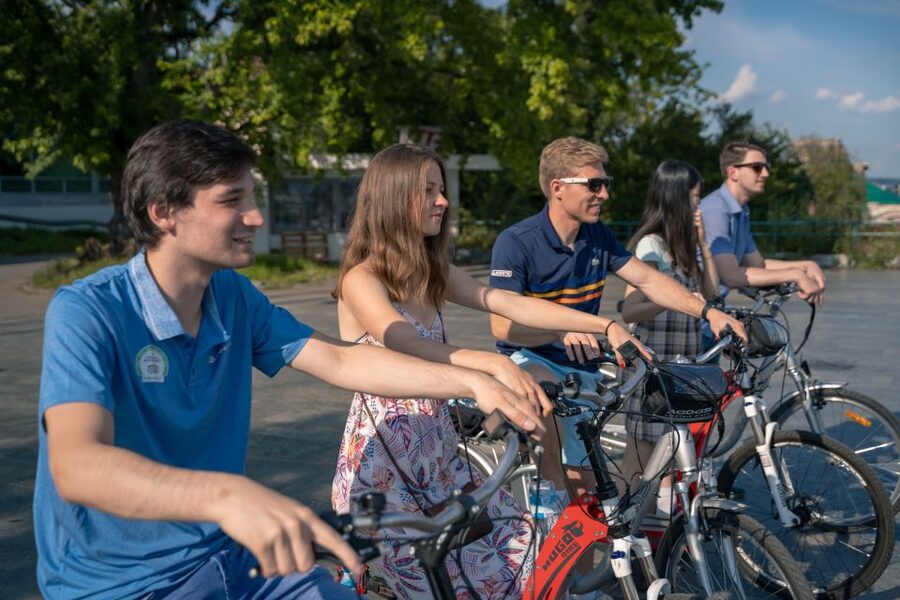 Prague: Bike or E-Bike City Tour with A Local Guide - Starting at Hotel Grandior
