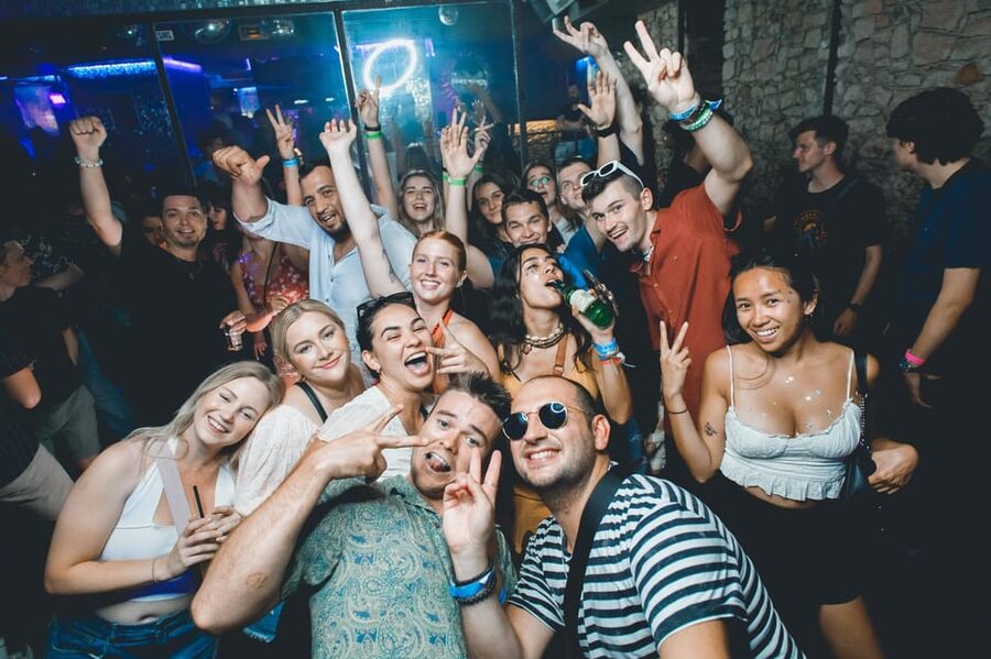 Prague: Boat Party with Unlimited Drinks & After Party Entry - Practical details that affect your night