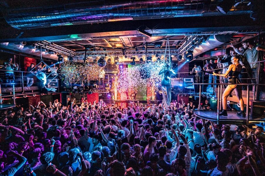 Prague: Boat Party with Unlimited Drinks & After Party Entry - Music, staff, and the social side