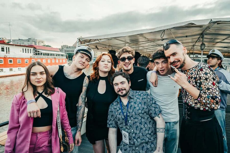 Prague: Booze Cruise with Open Bar and Duplex Entry - Key points to know before booking