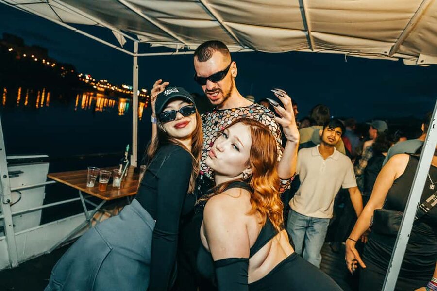 Prague: Booze Cruise with Open Bar and Duplex Entry - How the open bar affects the value