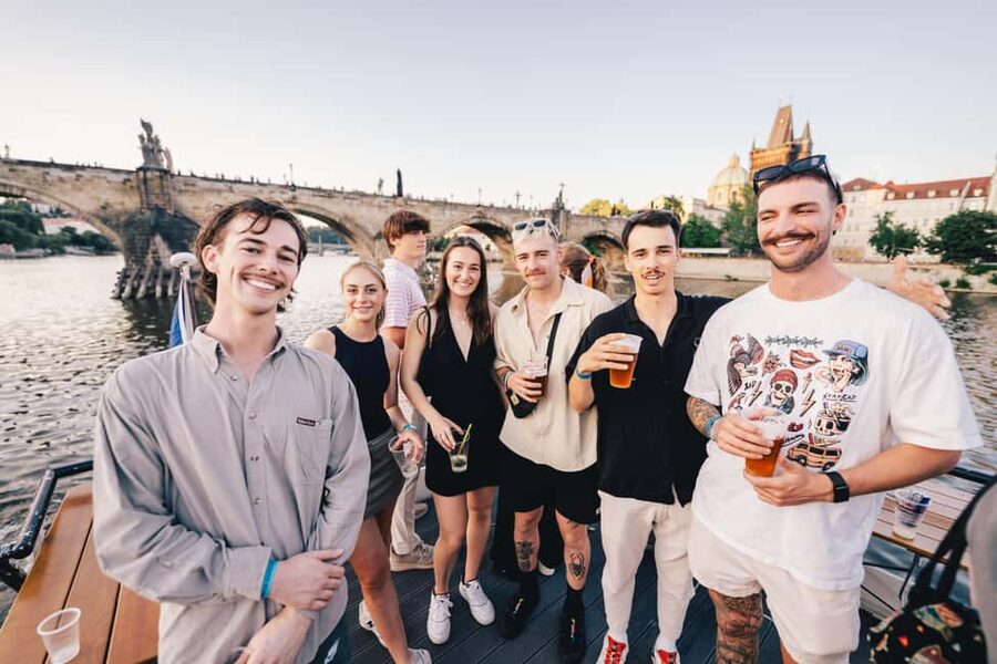 Prague: Booze Cruise with Open Bar and Duplex Entry - Who should book this experience
