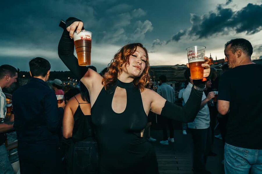 Prague: Booze Cruise with Open Bar and Duplex Entry - Booking flexibility and important limits
