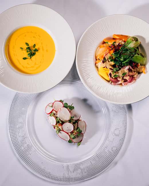 Prague:Breathtaking Cabaret Show with 4-Course Dinner Option - Location and finding the venue