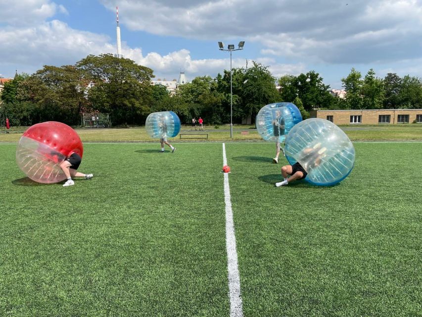Prague: Bubbles football - Zorb Football in centrum - Finding the field and getting changed