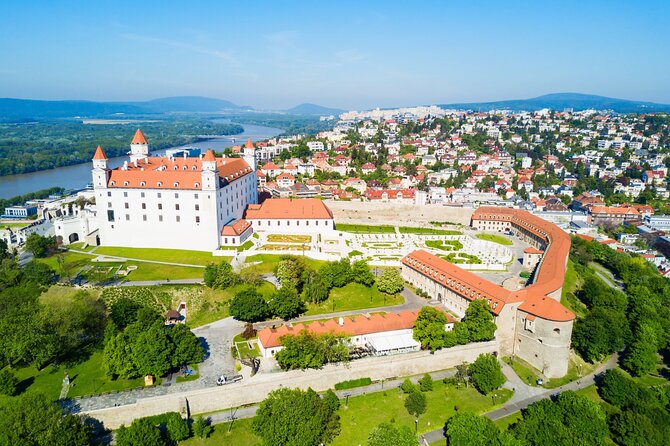 Prague-Budapest One-Way Sightseeing Day Tour - Who should book this experience?