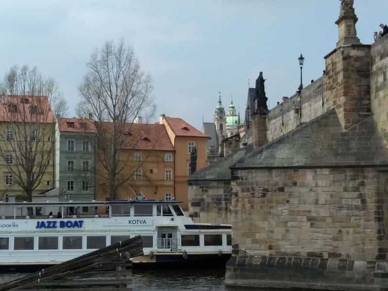 Prague: Bus and Boat Tour - What the tour covers, and what it leaves out