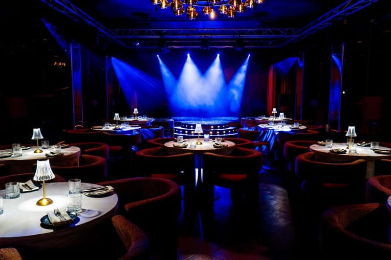 Prague: Cabaret Show at Medusa - Nightlife Prague - Dinner and cocktails are separate choices