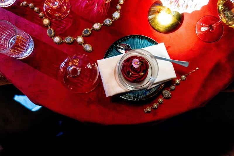 Prague: Cabaret Show at Medusa - Nightlife Prague - Dress code and age limits are not minor details