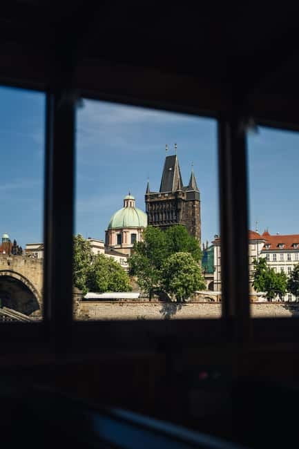 Prague: Canal Cruise Around Charles Bridge - Audio commentary in 19 languages