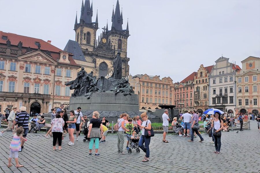 Prague Castle: Admission Ticket With Transfer And Audioguide - Closures, ceremonies, and seasonal planning