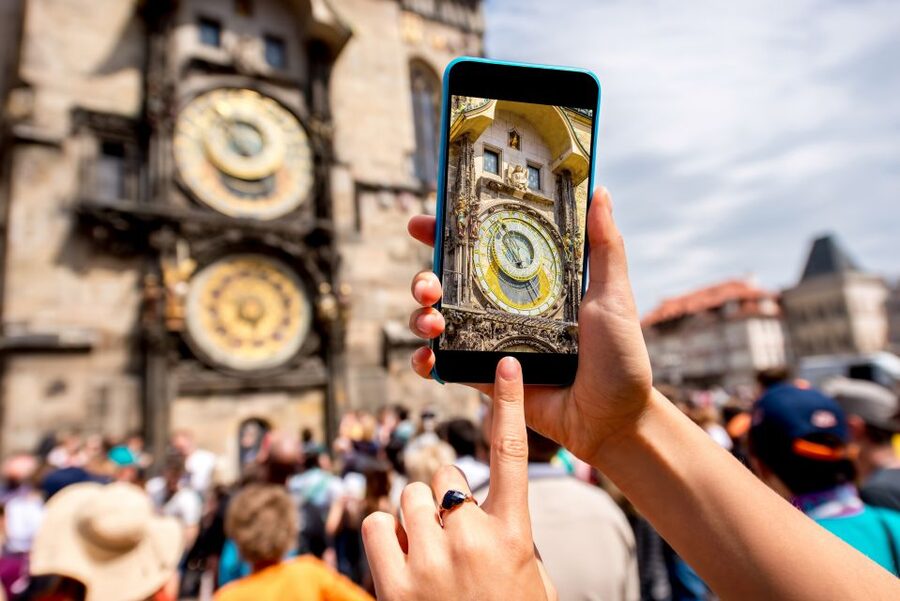 Prague: Castle and Jewish Quarter Tour - What the four-hour route does well