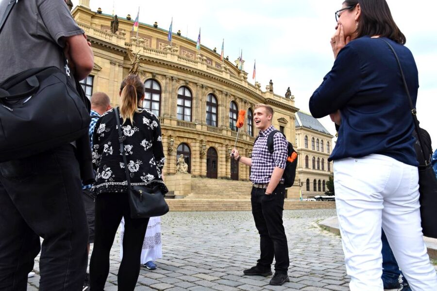 Prague: Castle and Jewish Quarter Tour with Cruise and Lunch - Key points at a glance