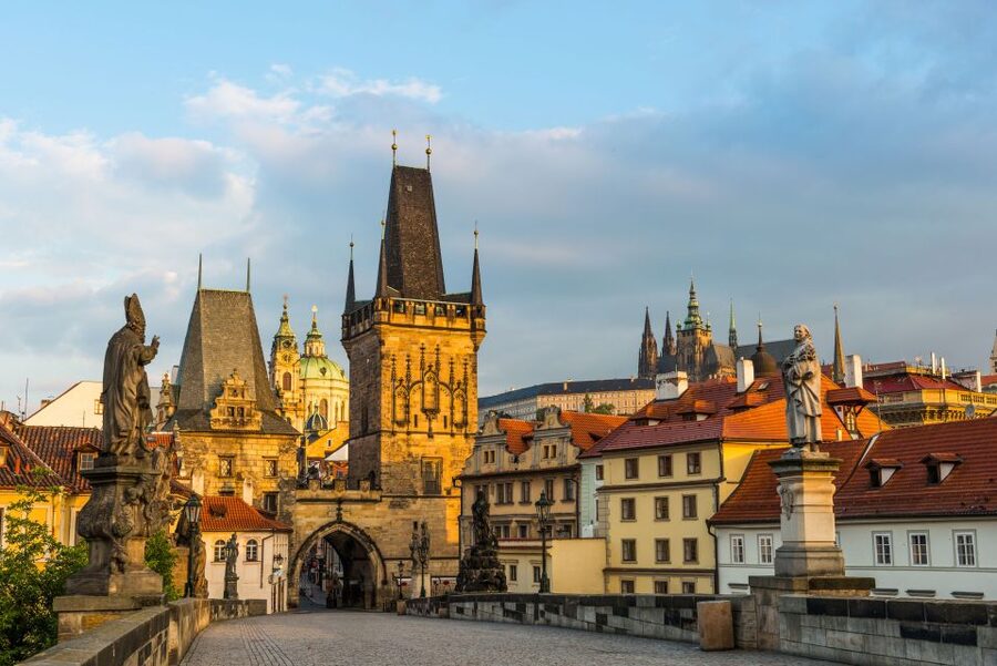 Prague: Castle and Jewish Quarter Tour with Cruise and Lunch - Josefov and the Jewish Quarter