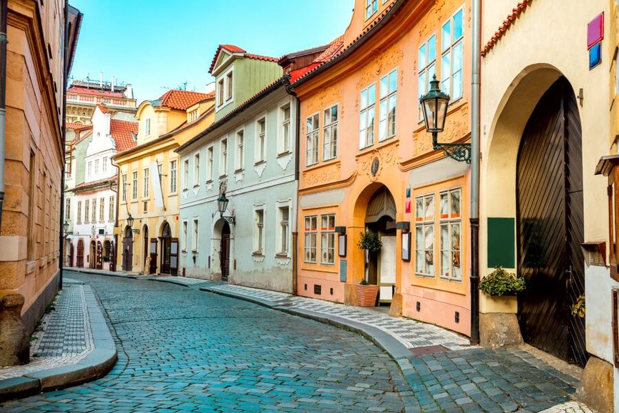 Prague Castle & Castle District: 2-Hour Guided Tour - Entering the castle district