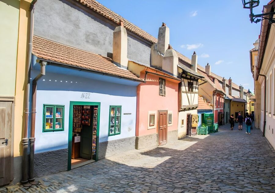 Prague Castle: Royal Palace, Cathedral, and Golden Lane Tour - Why Prague Castle works best with a guide