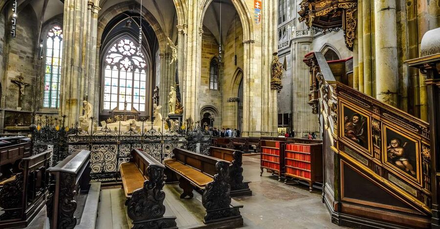 Prague Castle: Royal Palace, Cathedral, and Golden Lane Tour - Prague Castle: a royal complex, not one palace