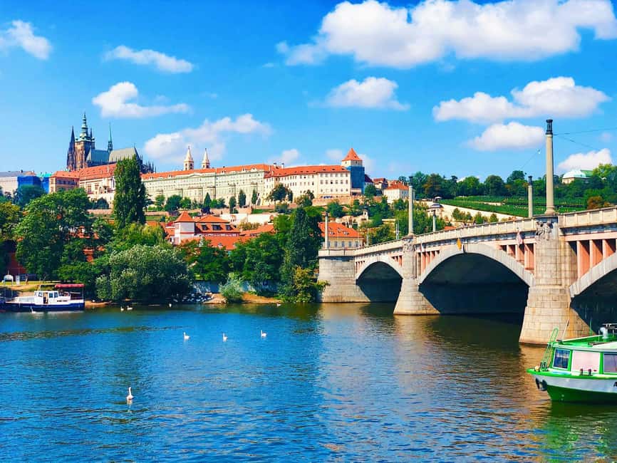 Prague Castle St. Vitus Cathedral, Royal Palace, St. George's Basilica - Who will enjoy this tour most