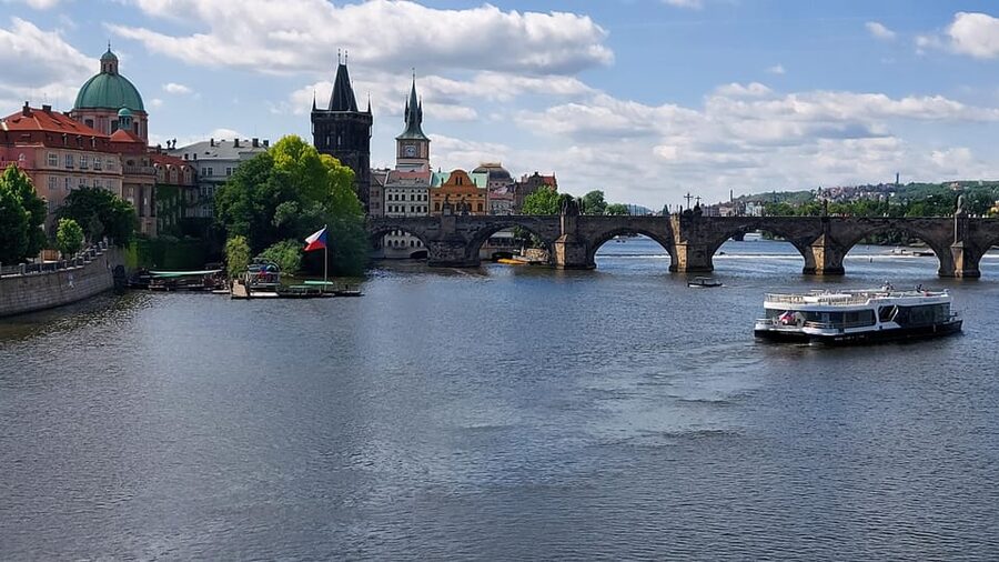 Prague Castle tour - St. Vitus Cathedral and its sacred spaces