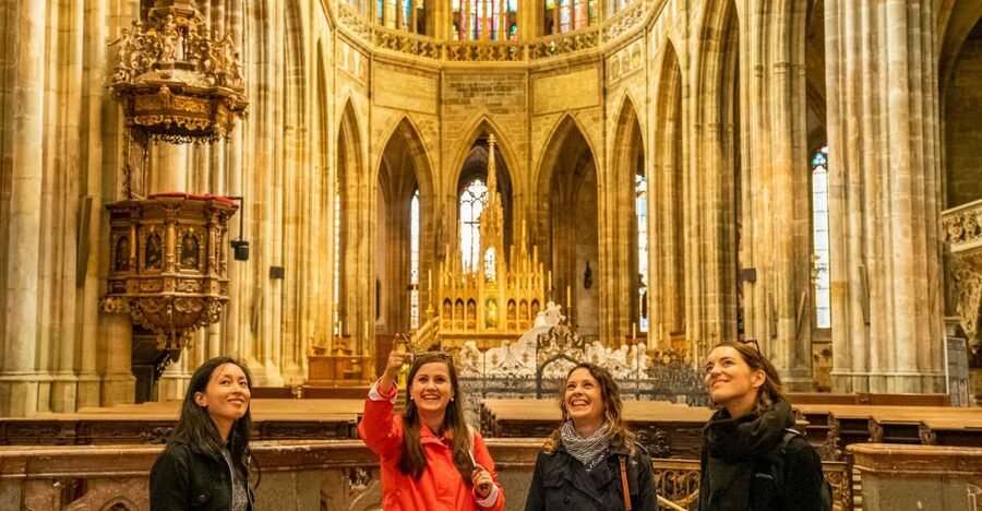 Prague: Castle Tour with Local Guide and Entry Ticket - Why a guide helps at Prague Castle