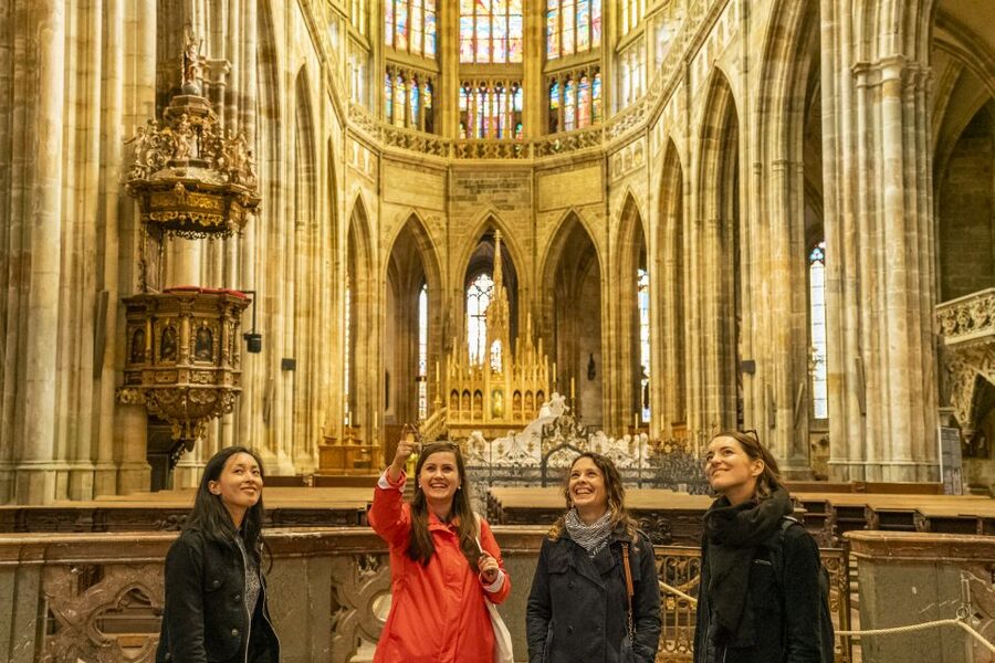 Prague: Castle Tour with Local Guide and Entry Ticket - How the 150-minute pace feels
