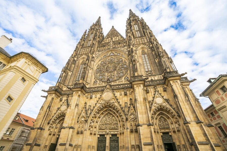 Prague: Castle Tour with Local Guide and Entry Ticket - Small group or private visit?