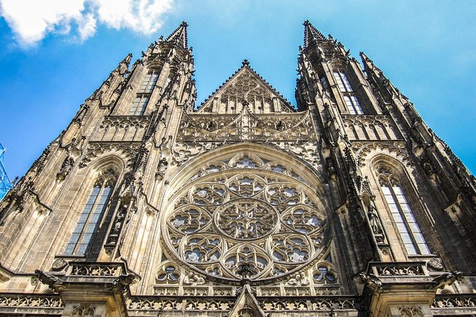 Prague Castle Walking Tour - Crowds, languages, and the guide problem