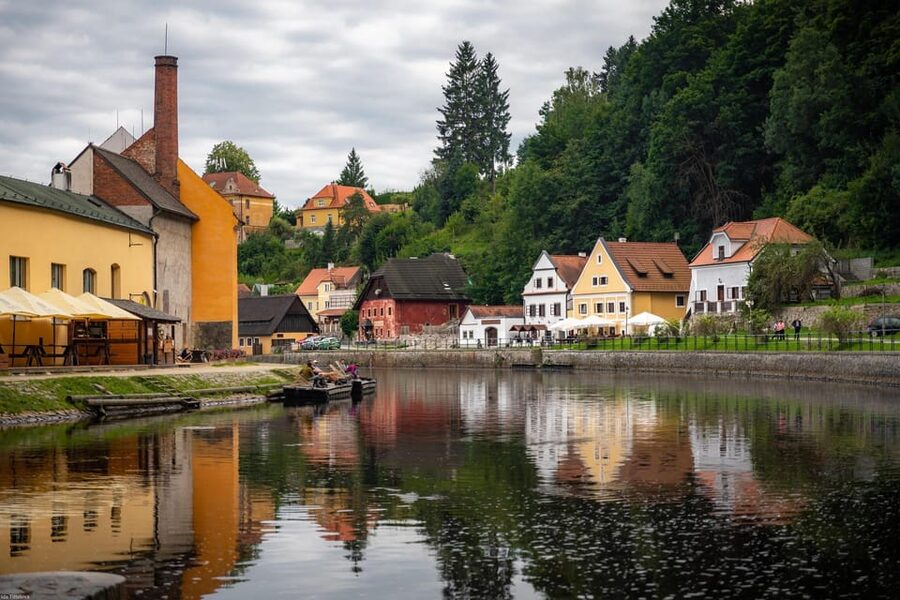 Prague: Cesky Krumlov Private Day Tour - Following the Vltava River basin