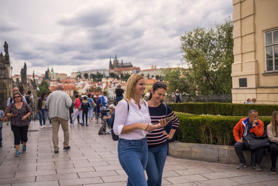 Prague: Charles Bridge Audio Guide with Tower Entry Ticket - A useful format for independent sightseeing