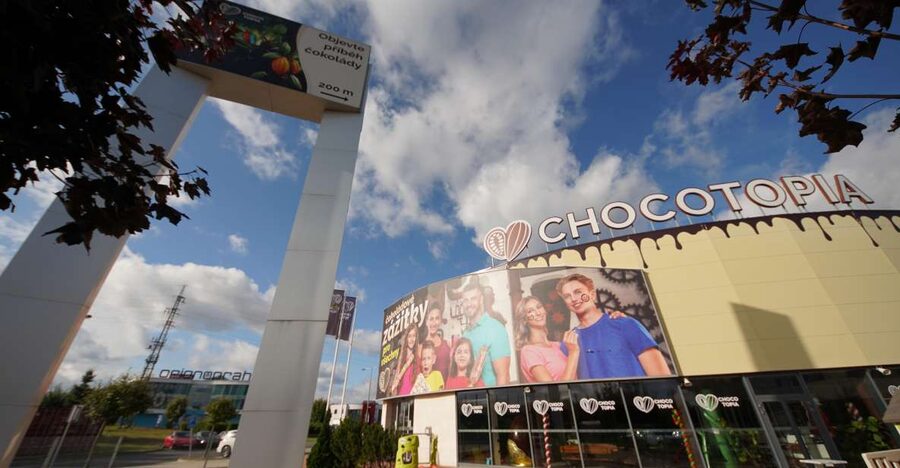 Prague: Chocotopia Chocolate Factory Tour Ticket + Workshop - The chocolate shop and café finish
