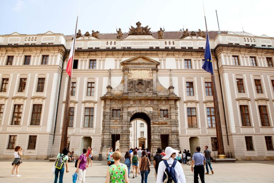 Prague City 3-Hour Tour with Changing of the Guard - A fast route through Prague’s historic center