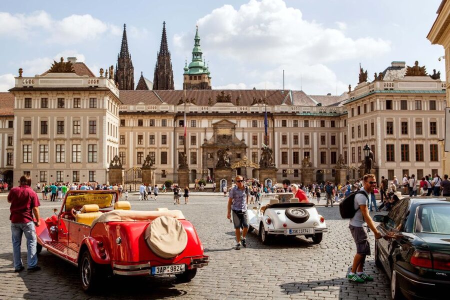 Prague City 3-Hour Tour with Changing of the Guard - What the guide can add to the experience