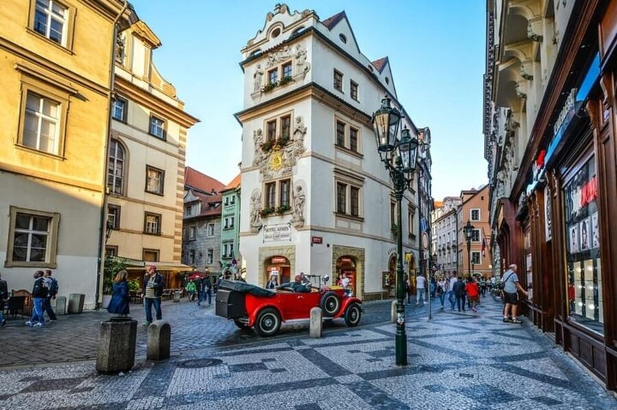 Prague: City Highlights Walking Tour - Old Town: Gothic details and Wenceslas Square