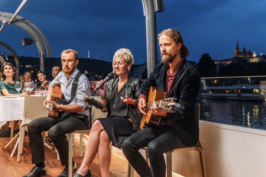 Prague: City Tour and Dinner Cruise with Hotel Pickup - Music, atmosphere, and the right expectations