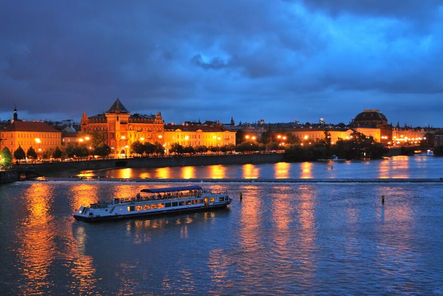 Prague: City Tour and Dinner Cruise with Hotel Pickup - Timing, pickup, and practical concerns