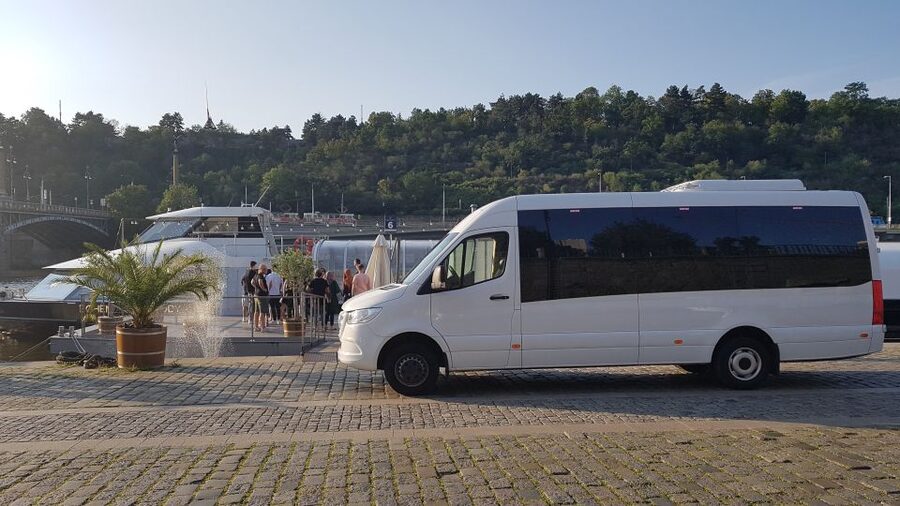 Prague: City Tour and Dinner Cruise with Hotel Pickup - Who should book this evening?