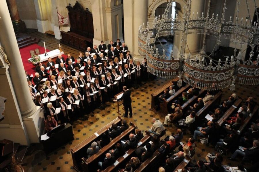 Prague: Classical Concert in St. Nicholas Church - My verdict: book it for the church, then enjoy the music