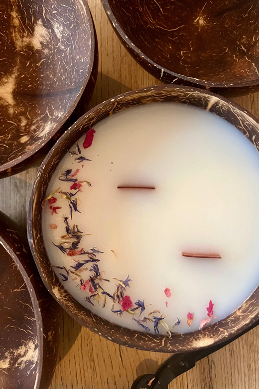 Prague: Coconut Candle Workshop - Mixing a fragrance that fits your taste