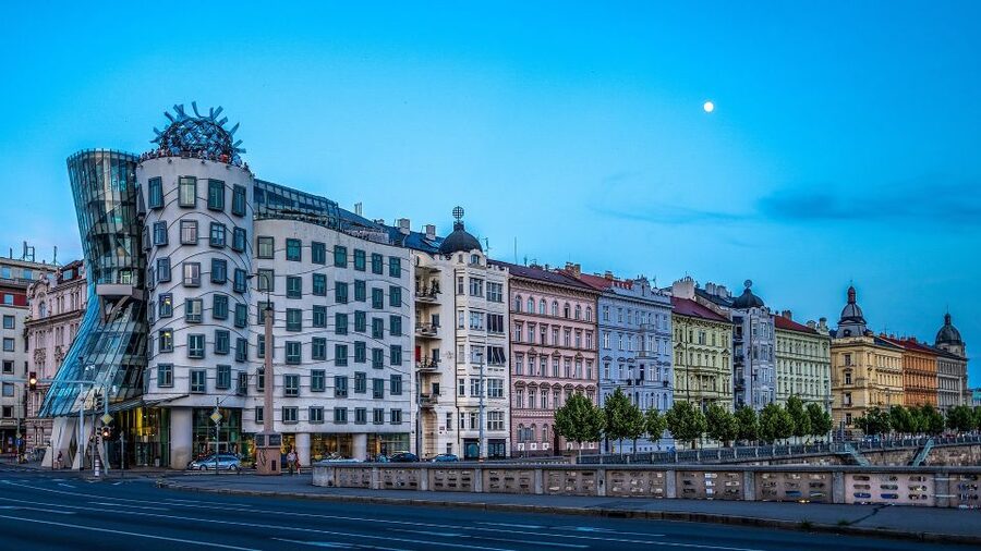 Prague Complete Tour in Spanish & Lunch, Tickets - The Jewish Quarter and Prague’s layered past