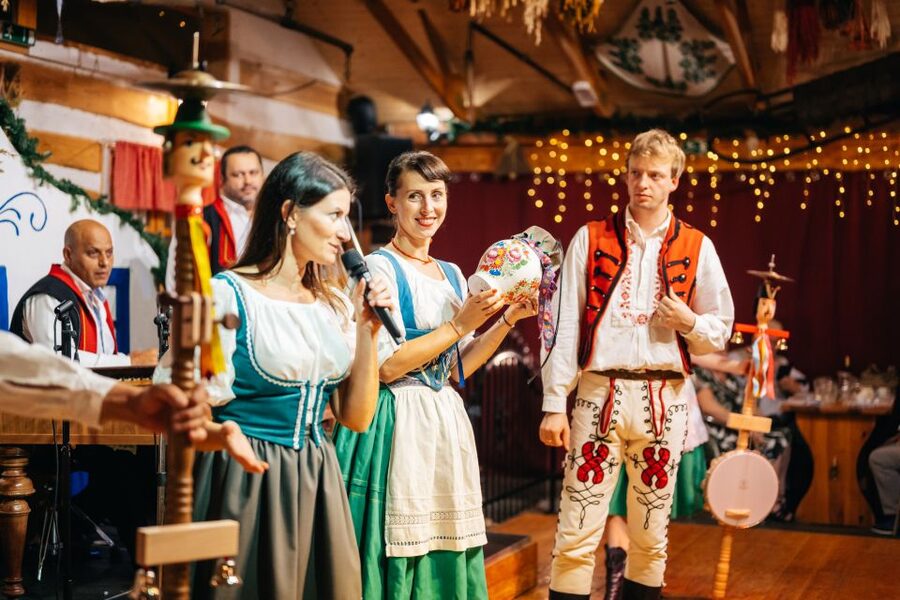 Prague: Dinner with Folk Show and Open Bar - A Czech folk evening built around dinner