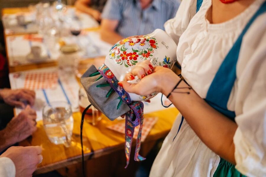 Prague: Dinner with Folk Show and Open Bar - What the three-course dinner is like