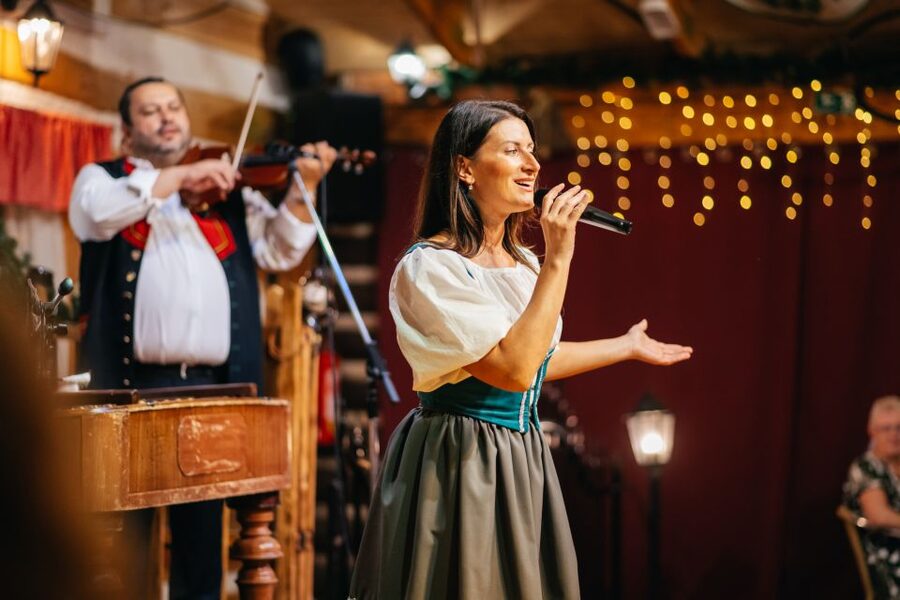 Prague: Dinner with Folk Show and Open Bar - Who will enjoy this evening most