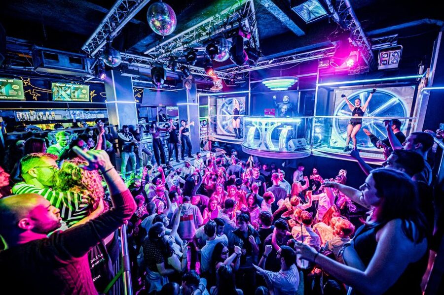 Prague: Entry ticket to Ice Pub Prague with Nightclub Option - The good and the less good