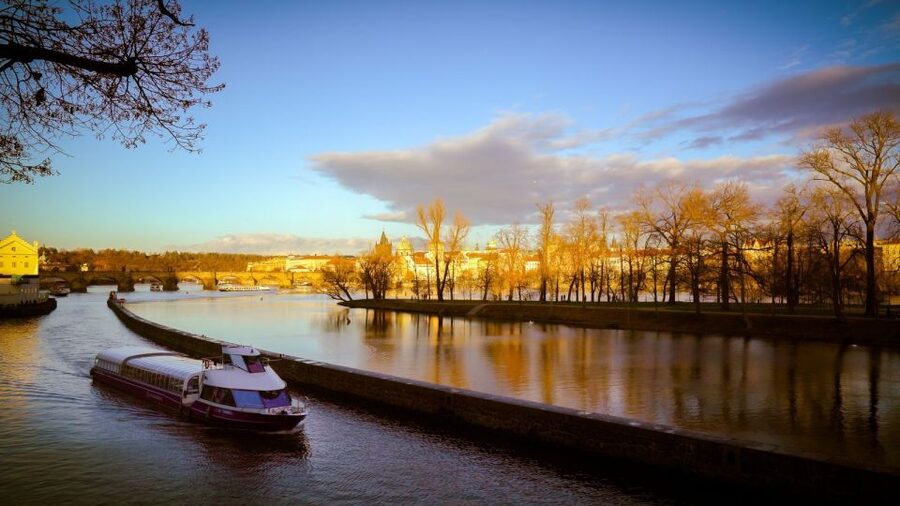 Prague: Evening Vltava River Eco Cruise with Prosecco - Practical Tips for a Better Ride