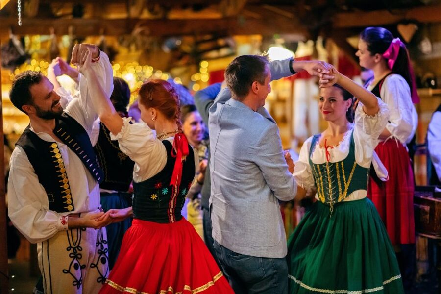 Prague: Folkloric Dinner Show with Unlimited Drinks - Key points at a glance